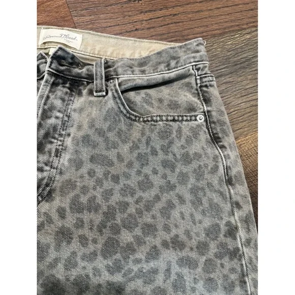 Universal Thread Grey Leopard Print Mid Rise 90s Baggy Jeans Size 6 Button Fly - Picture 13 of 16